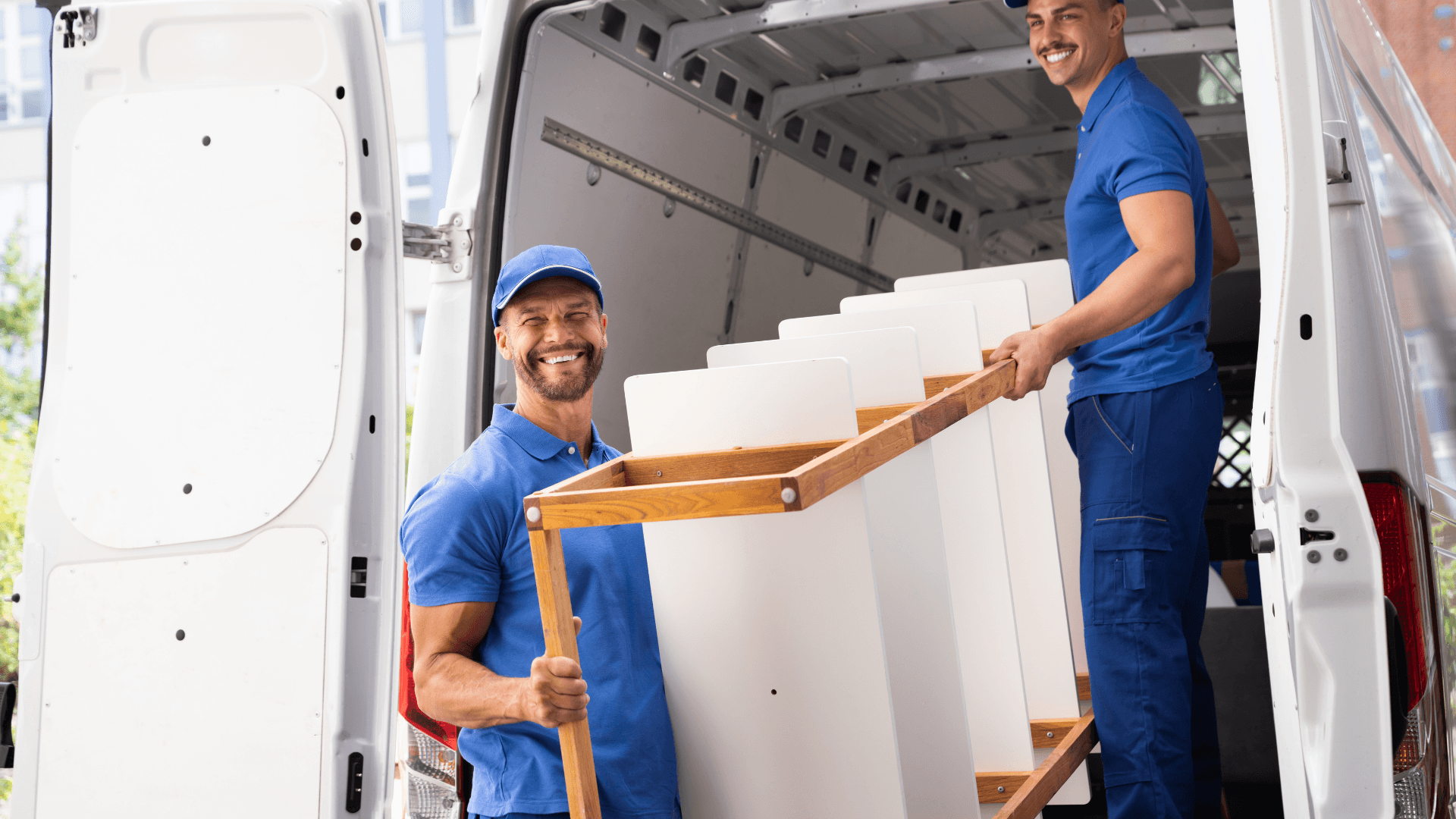 سيارة نقل عفش